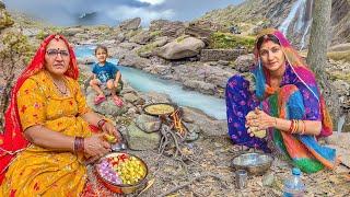 दूर रोटी बनाने गये और अचानक बारिश में फँसे  Rajgundha valley, Barot Valley Himachal Pardesh HP-178