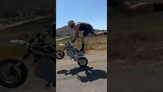 How does he do it #razorworldwide #electricandco #72v #modded #razor #ebike #sx500 #wheelie #stunt