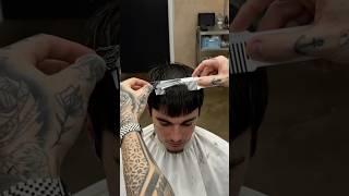 Adding TEXTURE to a HAIRCUT using a FEATHER RAZOR
