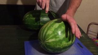 How to pick a Watermelon Listen to tap I show a BAD and GOOD one!!!