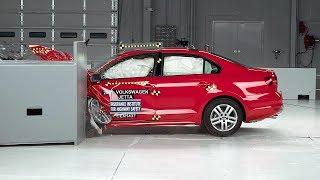 2015 Volkswagen Jetta driver-side small overlap IIHS crash test