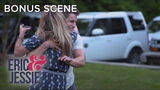 "Eric & Jessie" Play Super-Cute Family Kickball Game | E!