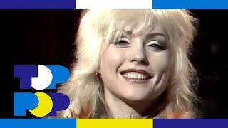 Toppop’s Ad Visser congratulates Debbie Harry of Blondie with their number 1 hit ‘Denis' in Holland.