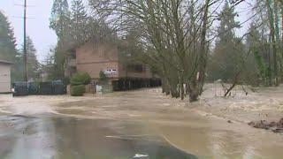 11 rescued from flooded Issaquah apartment complex