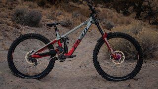 Pivot Cycles Phoenix 2 CHAINZ Bike Build, First ride / HEMPDOGG TV