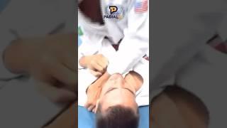 Relson Gracie ensina estrangulamento clássico muito usado por Roger Gracie #jiujitsu