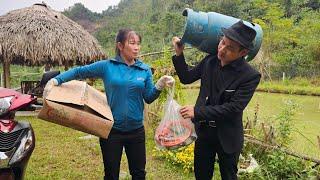 Tu Tay was very happy to receive meaningful and emotional gifts from Xabi and the kind man ly tu tay