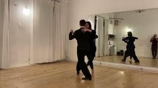 Giro con Sacada, Vals, resumen de clase, Tango argentino, Pablo Fernández Gómez y Cornelia Roy