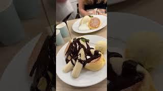 Japanese pancakes in Osaka #japan #travel #shorts #blogger #eating #osaka