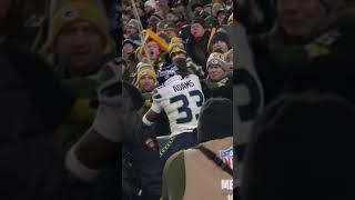 There’s only one way to celebrate a pick in Lambeau #seahawks #nfl