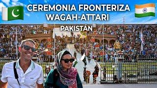 CEREMONIA FRONTERIZA WAGAH-ATTARI EN WAGAH BORDER ENTRE PAKISTAN Y INDIA