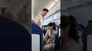 Pramugara Ganteng dan Pramugari Cantik Super Air Jet Lagi Ngobrol Bareng 