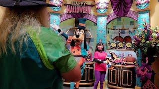 I as Maxine Goof meets Jester Goofy in Halloween Goofy's Kitchen 2024