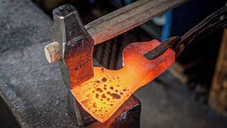 Forging a Carpenters Axe with @torbjornahman