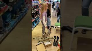 Amelie mit glatten Haaren #familie #papa #tochter #schuhe #shopping #shoppen