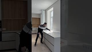 Акрил - это самый универсальный материал для кухонных столешниц