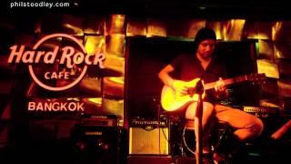 Phil Stoodley - Im On Fire (Live @ The Hard Rock Cafe)