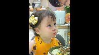 今天是认真嗦粉的暖~#小吃货的日常 #妈呀太香了 #这也太好吃了 #干饭宝宝上线 #萌宝小吃货