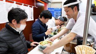 朝8時開店→高速ワンオペで300杯売る6席の立ち食いラーメン屋丨Standing ramen restaurant in Tokyo