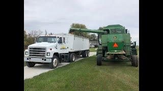 John Deere 6620 Combining Soybeans | Spoor Farms