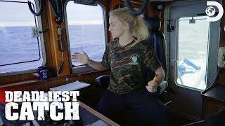 Freak Accident With Mandy at the Helm | Deadliest Catch