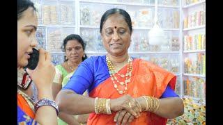 మంత్రి కొండా సురేఖ గాజుల షాపింగ్ || Minister Konda Surekha Bangles Shopping At Alampur