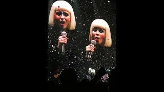 IMG 0015 US+THEM Tour 2017 Solo Jess Wolfe & Holly Laessig️
