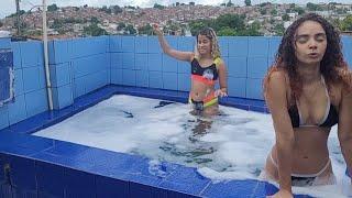 QUEM ACHA A BOLINHA NA PISCINA DE ESPUMA!