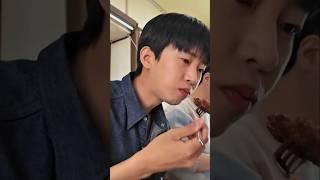 임영웅  돈가스 먹방남산에 왔다면 함 무봐야지 #임영웅 #limyoungwoong 출처:임영웅유튜브