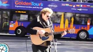 Singer in Trafalgar Square - Street music