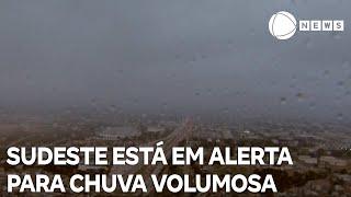 Região Sudeste tem alerta de chuva volumosa pra este final de semana