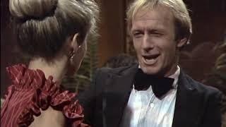 The Paul Hogan Show: "Dumb Waiter"