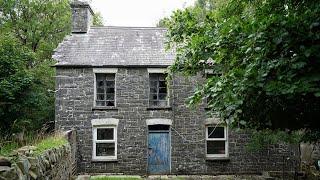 FULL OF DEAD BODIES Abandoned House WE GOT CAUGHT INSIDE