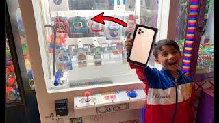 8 Year-old Kid Wins iPhone 11 Pro from Key Master Arcade!