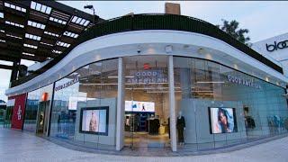 Good American revolutionizes retail experience with Samsung displays