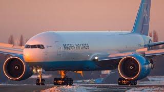 BOEING 777 LANDING with the MOON RISING during SUNSET (4K)