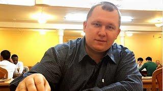гроссмейстер показывает конбинацию