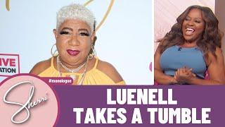 Luenell Falls on Stage | Sherri Shepherd