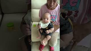 Dia demen banget telinga nya dibersihkan #baby #hkbaby #cute