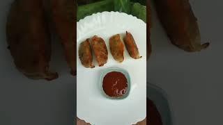 Wow! Veg Darjeeling momos||review : Pan fried;10/10|| Steamed; 6/10 #withmomosauce #food #shorts