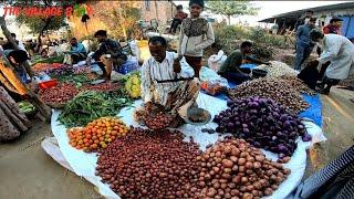 Bangladeshi farmer's vegetable market||street vegetables market in South Asia