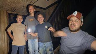 Exploring An Abandoned House At Night!