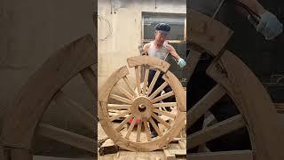 Making process of wooden wheel for horse-drawn carriage