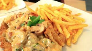 Schnitzel mit Pilzrahmsoße Rezept | Jägerschnitzel - Champignonrahmsauce kochen - Pommes