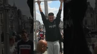 AKSHAY KUMAR ATTEMPTS THE HOLD ON BAR CHALLENGE!