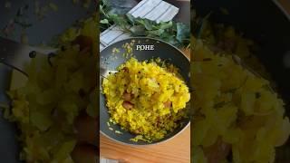 Pohe recipe | Maharashtrian style kande pohe | Pohe video recipe #food #pohe