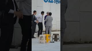 이기영 배우 오니 벌떡 일어나 반기는 김상욱 의원