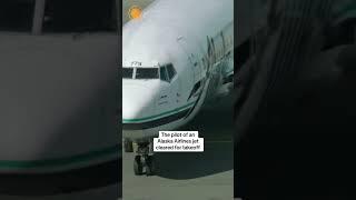 Alaska Airlines flight aborted takeoff before potential collision #shorts