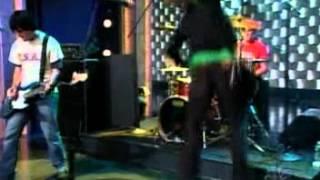 The Vines - Get Free (Live On Conan 2002)