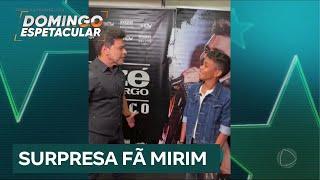 Giro dos Famosos: Zezé Di Camargo presenteia fã mirim com sanfona